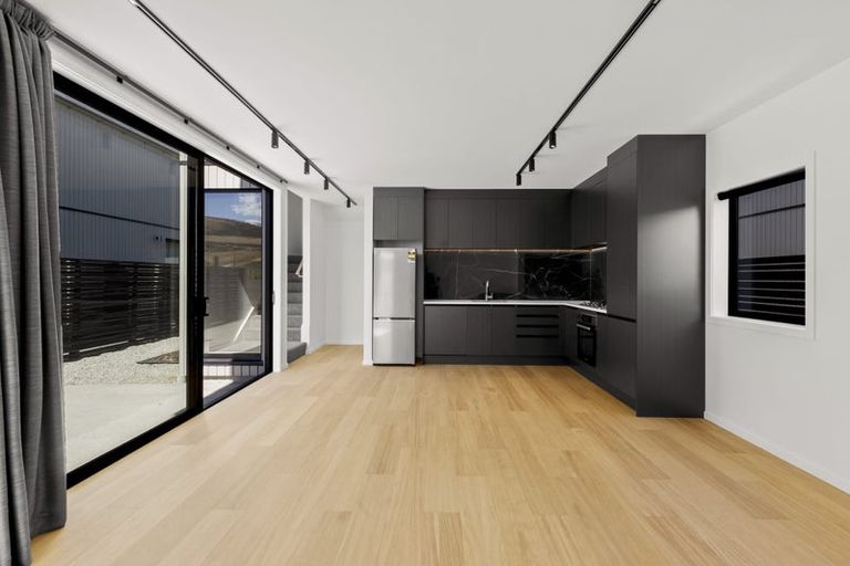 Photo of property in 45 Casterway Crescent, Jacks Point, 9371