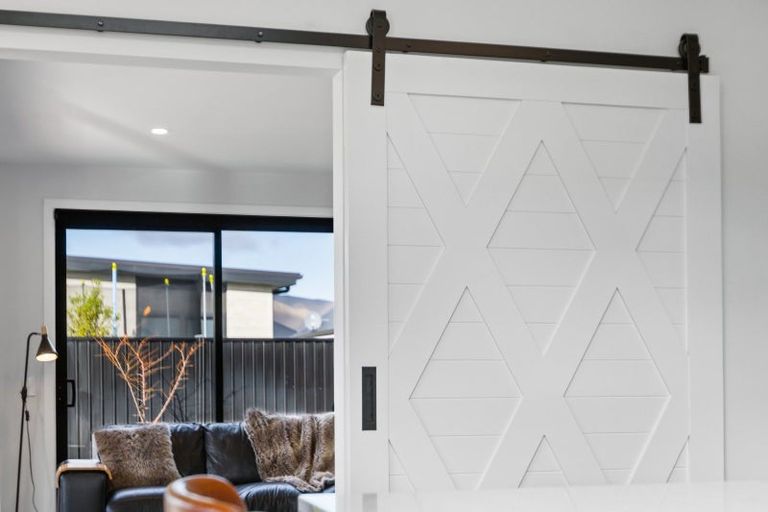 Photo of property in 1 Fraer Street, Cromwell, 9310