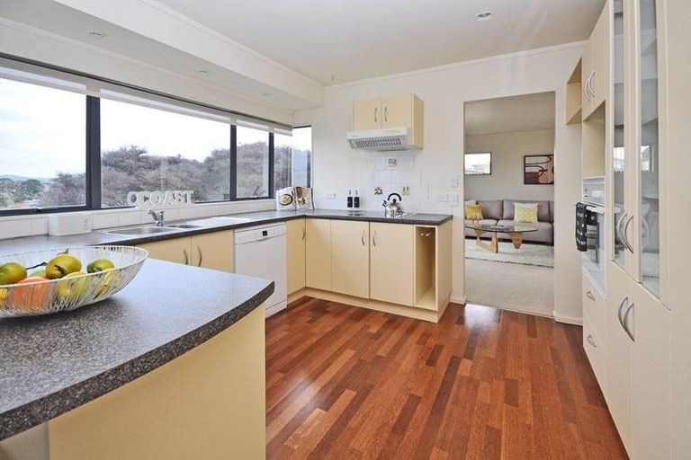 Photo of property in 121 Luckens Road, West Harbour, Auckland, 0618