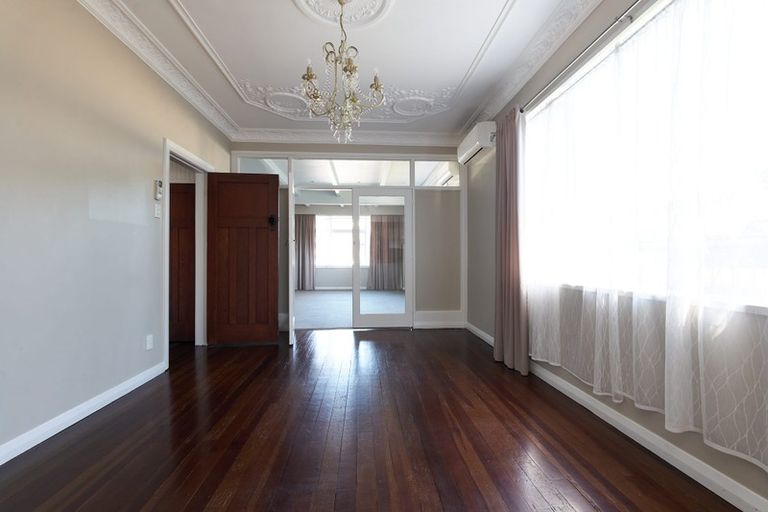 Photo of property in 40 Derwent Street, Island Bay, Wellington, 6023