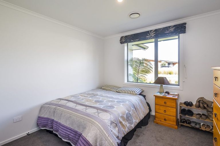 Photo of property in 2 Lamont Place, Waikanae, 5036