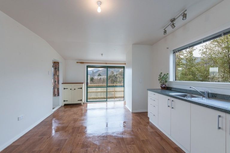 Photo of property in 27 Wellington Street, Nelson South, Nelson, 7010