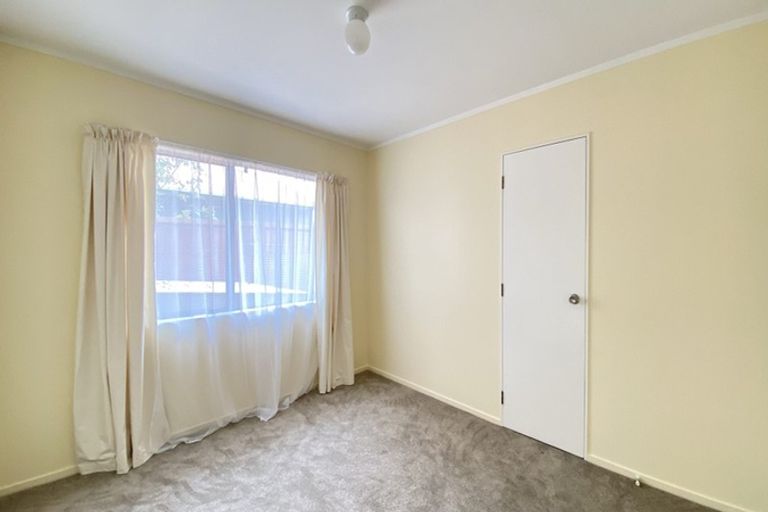 Photo of property in 4/390 West Coast Road, Glen Eden, Auckland, 0602