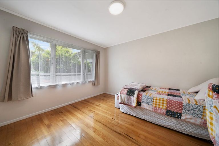 Photo of property in 19 Lynwood Road, New Lynn, Auckland, 0600