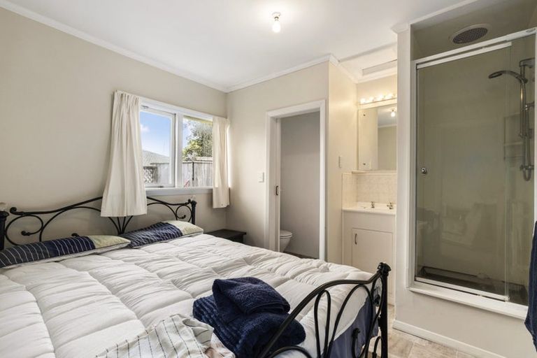 Photo of property in 3-5 Knoll Street, Island Bay, Wellington, 6023