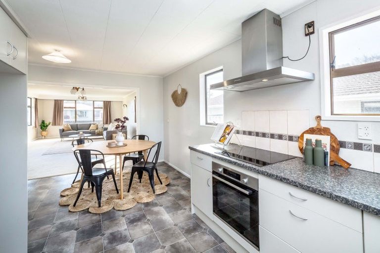 Photo of property in 14 Armstrong Avenue, Carterton, 5713