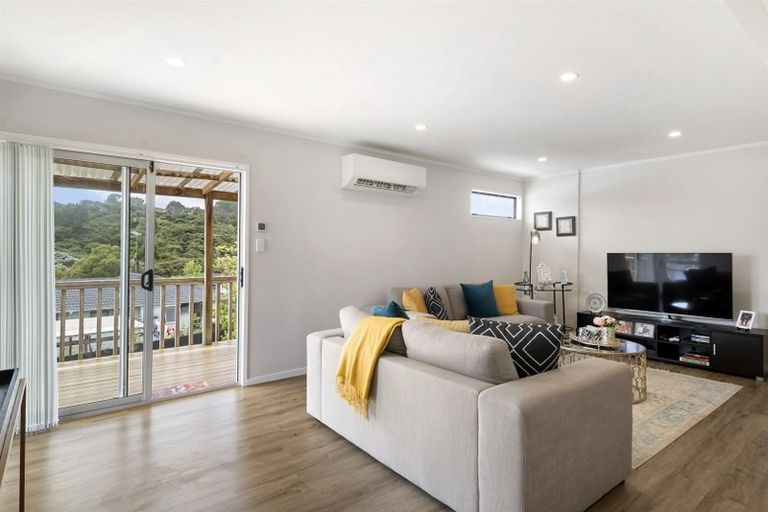 Photo of property in 35 Spinella Drive, Bayview, Auckland, 0629