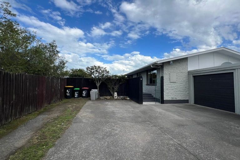 Photo of property in 2/41 Inwoods Road, Parklands, Christchurch, 8083