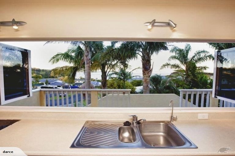 Photo of property in 20 Merehai Place, Snells Beach, 0920