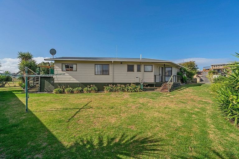 Photo of property in 14 Hanlen Avenue, Waihi Beach, 3611