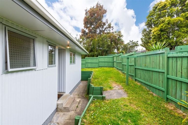 Photo of property in 1/15 Seabar Place, Glen Eden, Auckland, 0602