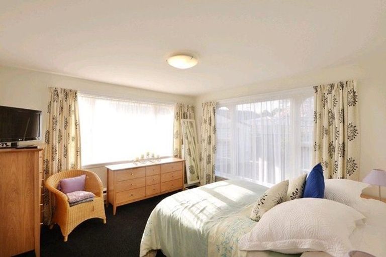 Photo of property in 51 Grahams Road, Ilam, Christchurch, 8041