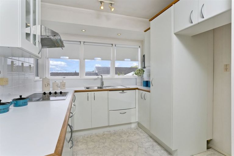 Photo of property in 2/7 Richards Avenue, Forrest Hill, Auckland, 0620