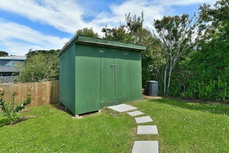 Photo of property in 17 Dalton Road, Snells Beach, 0920