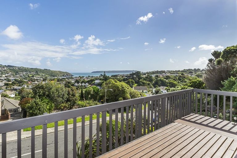 Photo of property in 1 Mapplebeck Street, Titahi Bay, Porirua, 5022