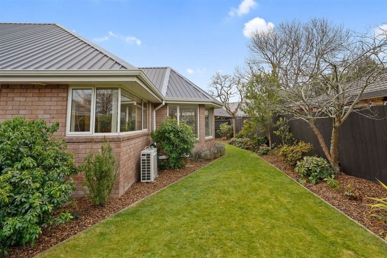 Photo of property in 43 Apsley Drive, Avonhead, Christchurch, 8042