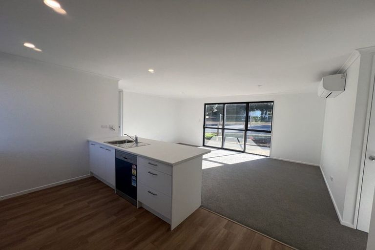 Photo of property in 71 Vipond Road, Stanmore Bay, Whangaparaoa, 0932
