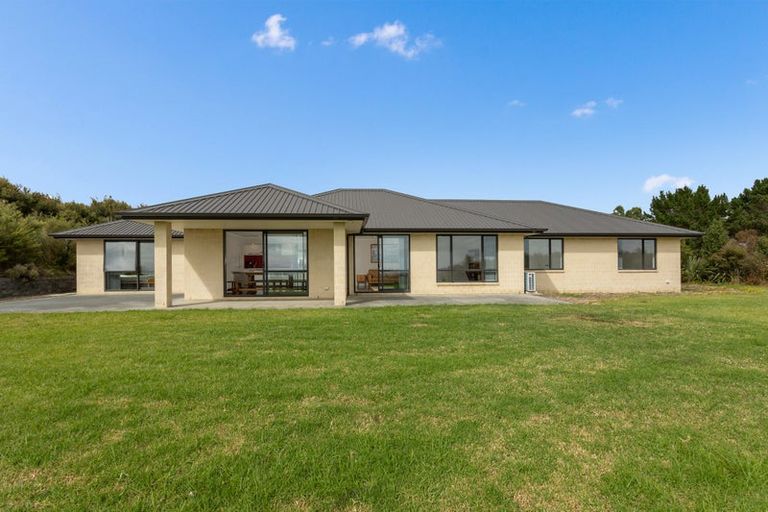 Photo of property in 103 Mcleod Road, South Head, Helensville, 0874