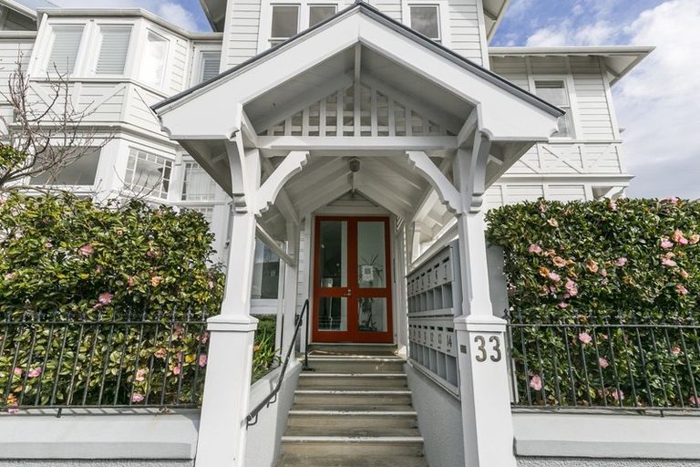 Photo of property in The Villas, 7/33 Hobson Street, Thorndon, Wellington, 6011