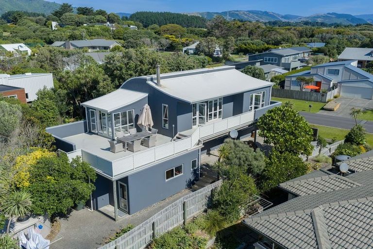 Photo of property in 18 Marram Way, Peka Peka, Waikanae, 5391