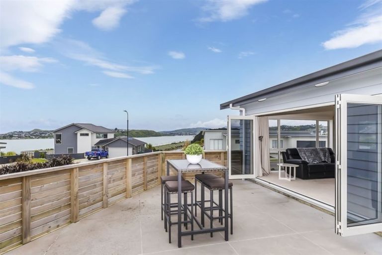 Photo of property in 7 Sue Dow Lane, Aotea, Porirua, 5024