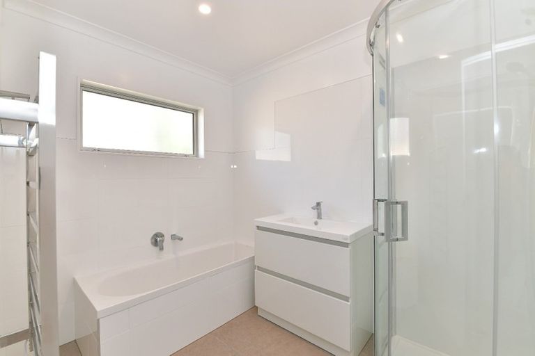 Photo of property in 55a Wade River Road, Stanmore Bay, Whangaparaoa, 0932