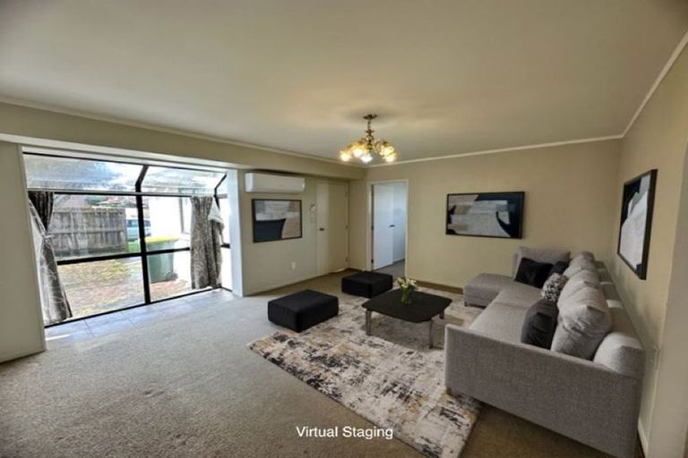 Photo of property in 10 Jillteresa Crescent, Half Moon Bay, Auckland, 2012