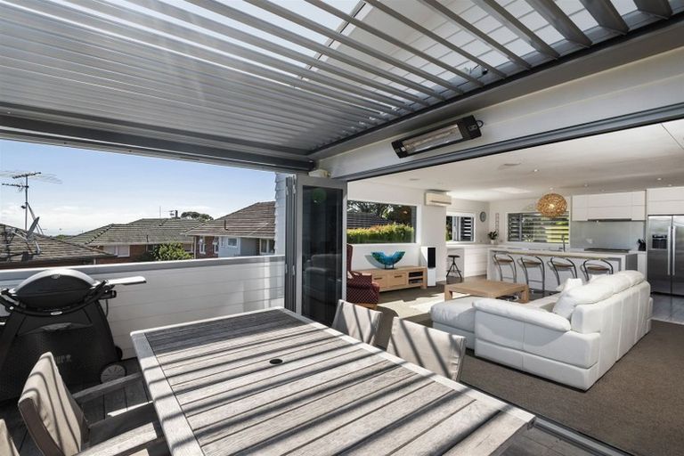 Photo of property in 17 Mayfair Crescent, Mairangi Bay, Auckland, 0630