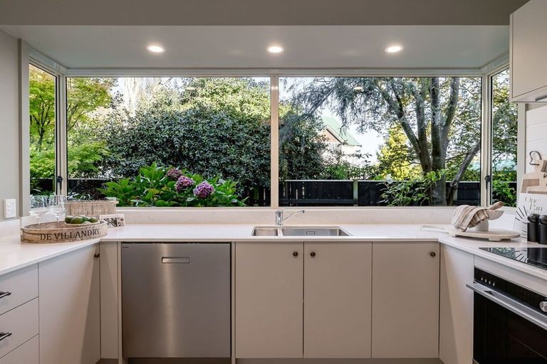 Photo of property in 19 Ruamahanga Crescent, Terrace End, Palmerston North, 4410