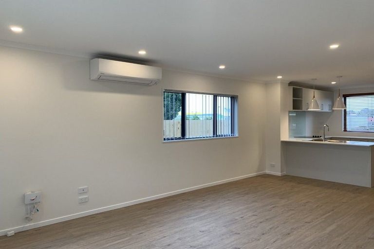 Photo of property in 466a Roscommon Road, Clendon Park, Auckland, 2103