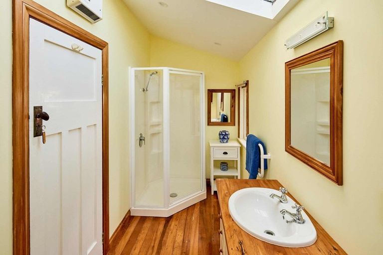 Photo of property in 25 Mahoe Street, Eastbourne, Lower Hutt, 5013