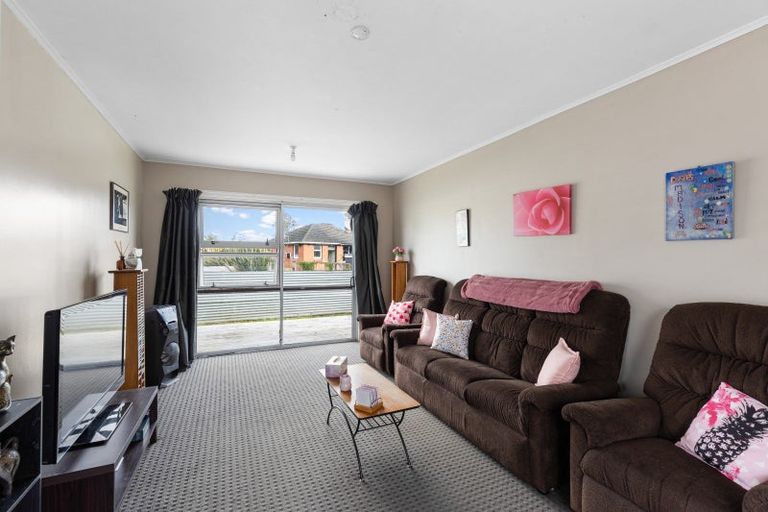 Photo of property in 3 Renfrew Place, Highbury, Palmerston North, 4412