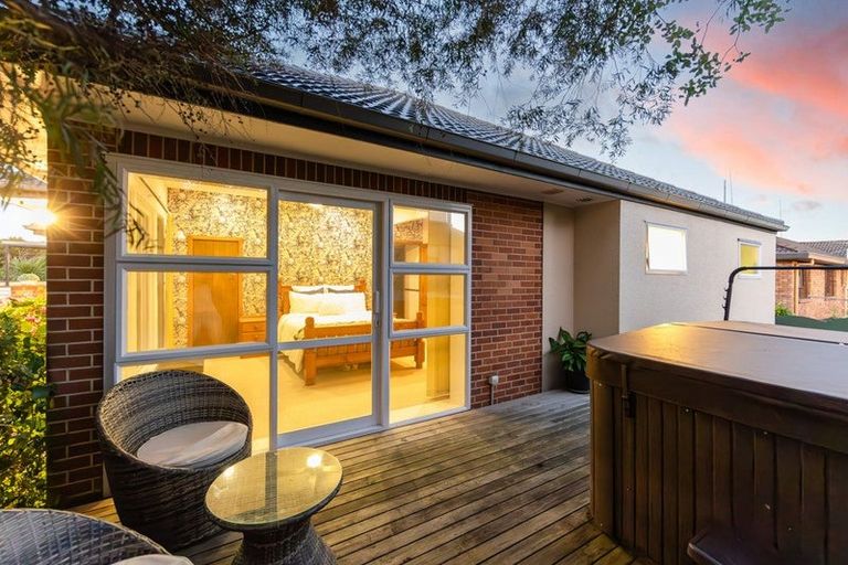 Photo of property in 148a Cliff View Drive, Green Bay, Auckland, 0604