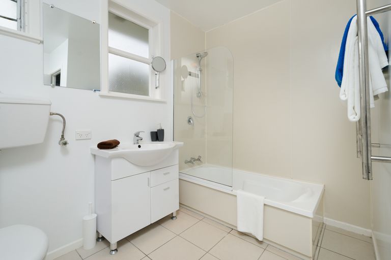 Photo of property in 2/27 Abbotleigh Avenue, Te Atatu Peninsula, Auckland, 0610