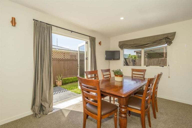 Photo of property in 399a Main North Road, Redwood, Christchurch, 8051