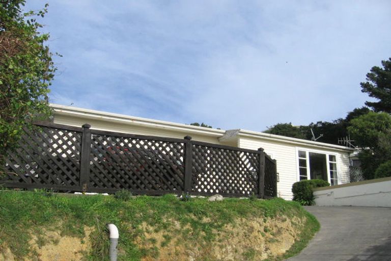 Photo of property in 18 Chester Road, Tawa, Wellington, 5028