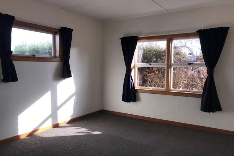 Photo of property in 1 Truby King Street, Merrilands, New Plymouth, 4312