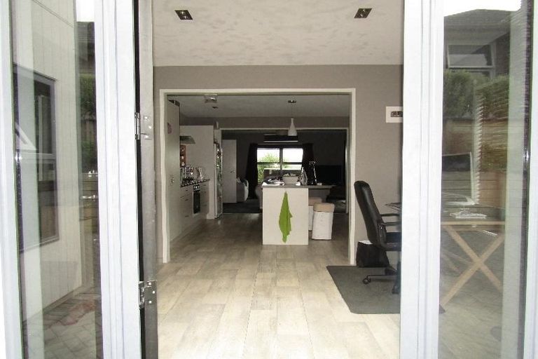 Photo of property in 17 Peregrine Place, Kinloch, Taupo, 3377