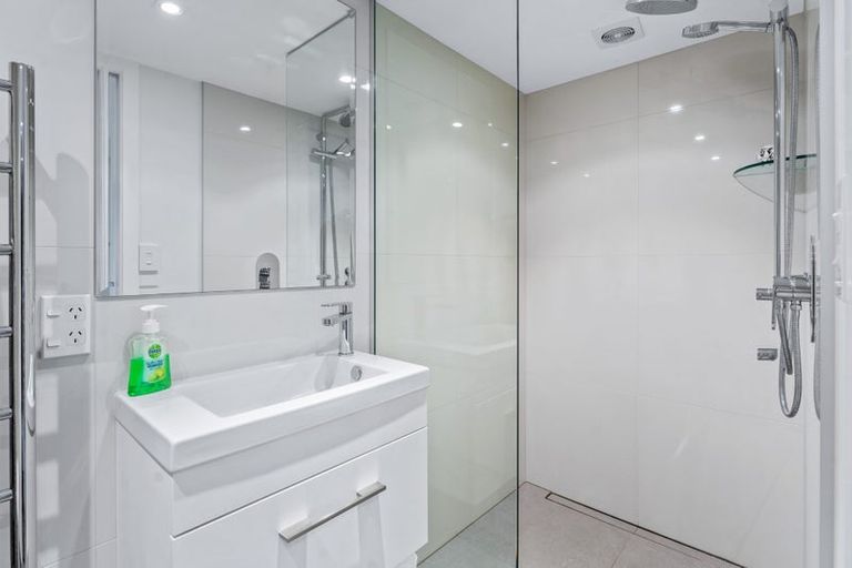 Photo of property in 14 Waimana Avenue, Northcote Point, Auckland, 0627