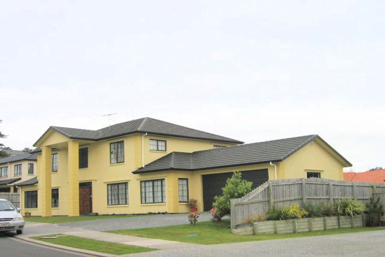 Photo of property in 13 Dunloy Place, East Tamaki Heights, Auckland, 2016