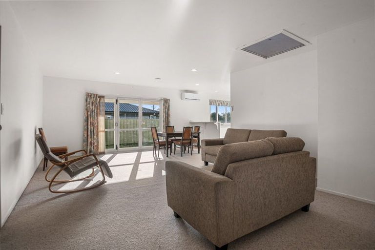 Photo of property in 1/32 Park Road, Glenfield, Auckland, 0629