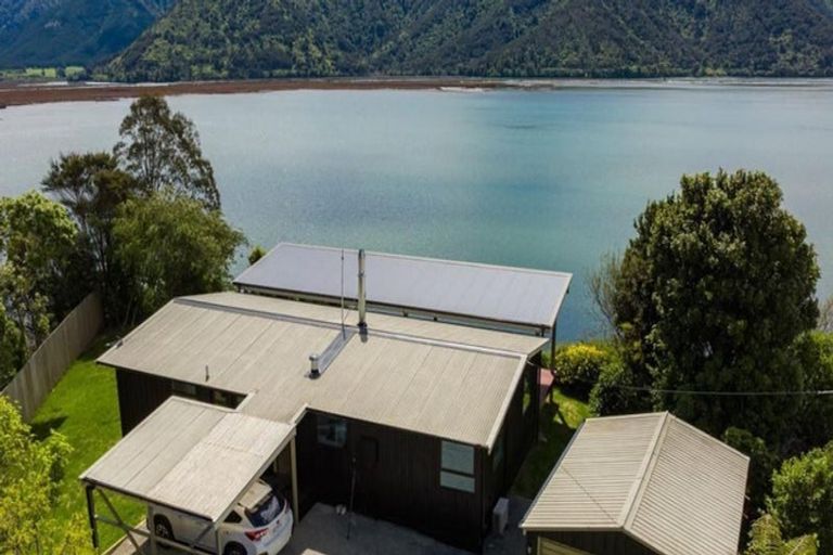 Photo of property in 106 Main Rd Havelock, Havelock, 7100