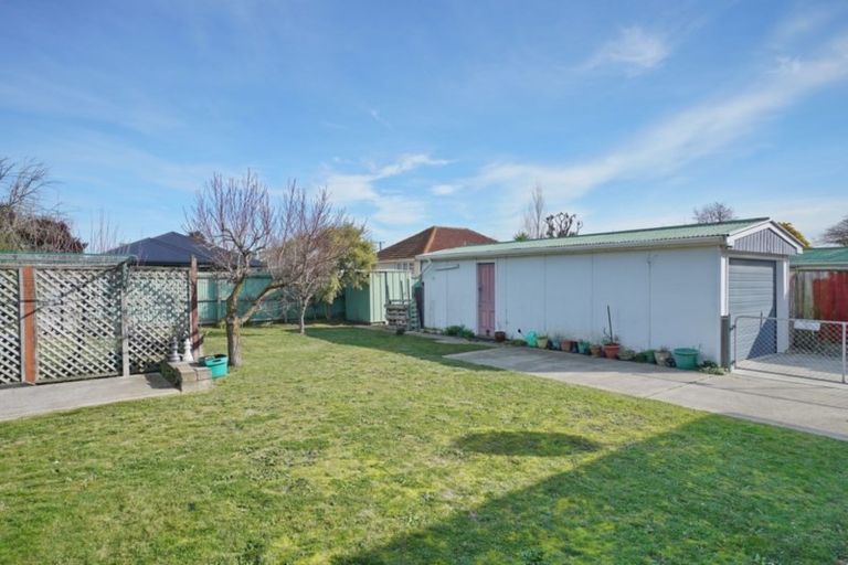 Photo of property in 98 Bickerton Street, Wainoni, Christchurch, 8061