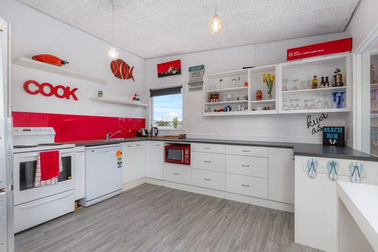 Photo of property in 2a Andresen Street, Foxton Beach, Foxton, 4815