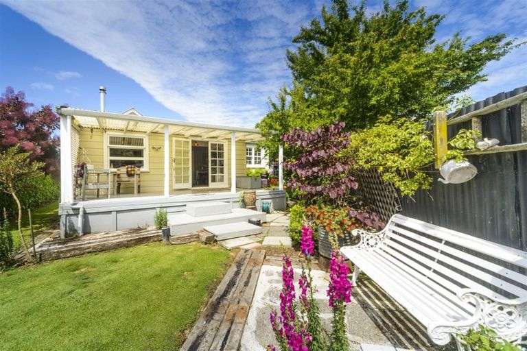 Photo of property in 89 Bridge Street, Bulls, 4818