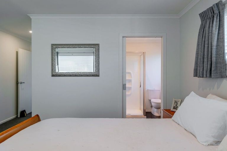 Photo of property in 2 Morocco Terrace, Kelvin Grove, Palmerston North, 4414