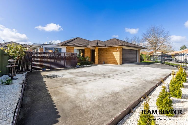 Photo of property in 12 Carisbrook Crescent, Papakura, 2110