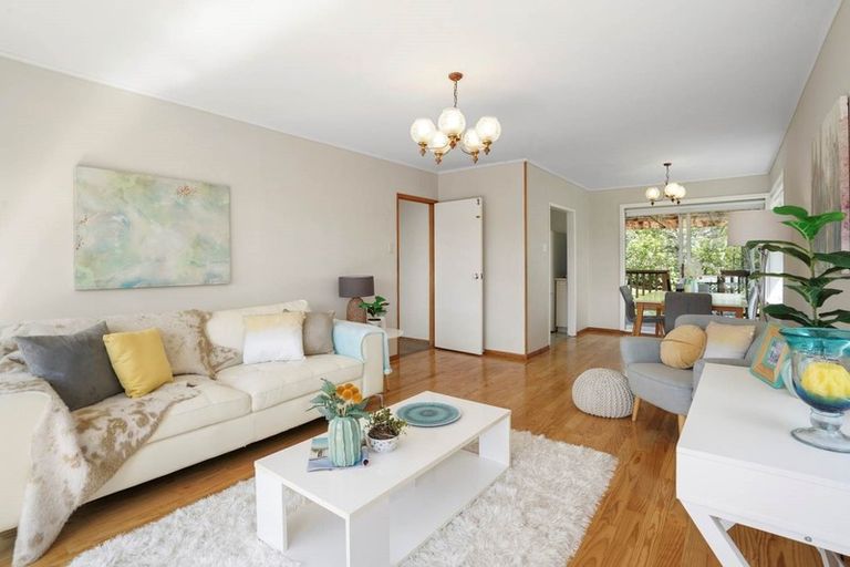 Photo of property in 24 Manhattan Heights, Glendene, Auckland, 0602