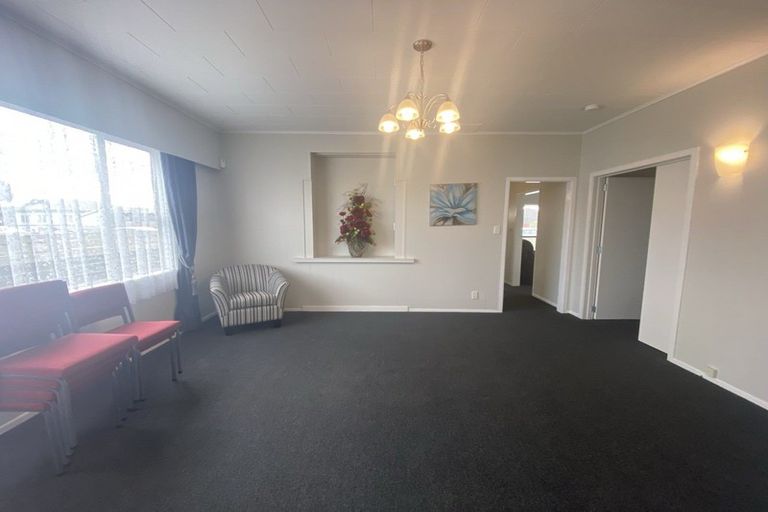 Photo of property in 28 Cambria Street, Hawera, 4610