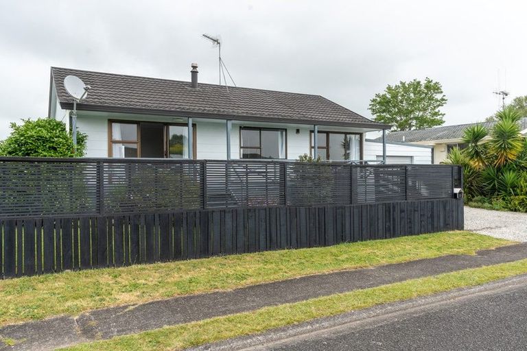 Photo of property in 2 Millar Place, Nawton, Hamilton, 3200